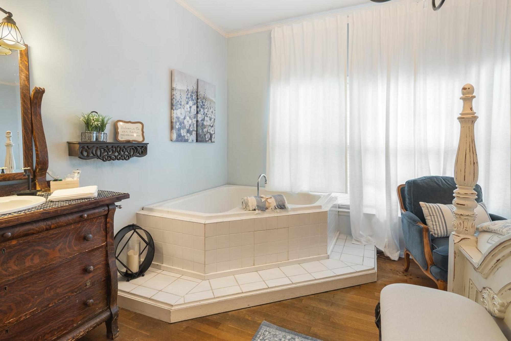 Beland Mansion-Blue Jay Suite! Форт-Смит Экстерьер фото