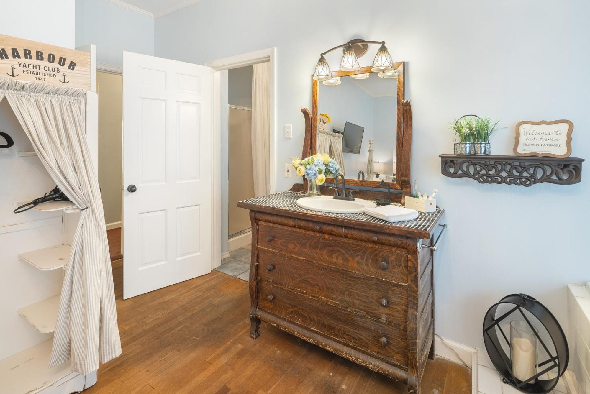 Beland Mansion-Blue Jay Suite! Форт-Смит Экстерьер фото